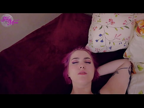 ❤️ 淫乱同級生がOBGを一緒に飛ばしてくれというのでコンドーム無しでファックする 上質ポルノ ❌️