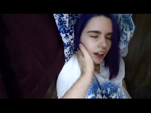 ❤️ 押し入れの中の姉ちゃんを発見し、イクのを手伝う 上質ポルノ ❌️